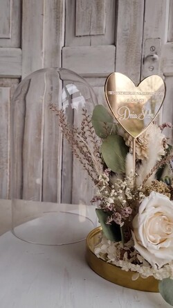  Prezenty dla Młodej Pary  flowerbox, kartki z życzeniami, pudełka na prezenty Pomysł na prezent ślubny dla Młodej Pary, pomysł na wręczenie pieniędzy Młodej Parze, co zamiast kwiatów fiolka na pieniądze, kwiaty w szkle, suszone kwiaty w kopule1