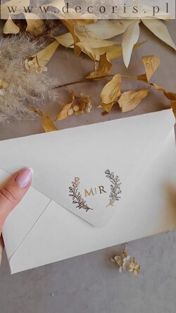 Zaproszenia ślubne z perełkami / tłoczeniem zaproszenia ślubne z perełkami, minimalistyczne zaproszenie na ślub z perełkami i kalką, rwane złocone zaproszenie na ślub cywilny perły1