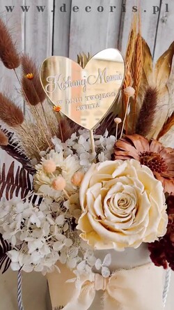 Prezenty dla Mamy kwiaty flowerboxy prezent dla Mamy z okazji dnia Matki, kwiaty prezent dla mamy, kompozycja z suszonych kwiatów pomysł na prezent dla mamy, wieczne róże, flower box dla mamy1