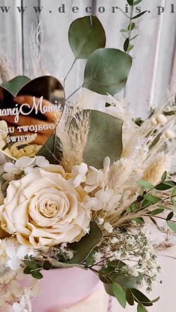 Prezenty dla Mamy kwiaty flowerboxy kwiaty prezent dla Mamy z okazji dnia Matki, box kwiatowy dla mamy, kompozycja z suszonych kwiatów pomysł na prezent dla mamy, wieczne róże, flower box dla mamy1