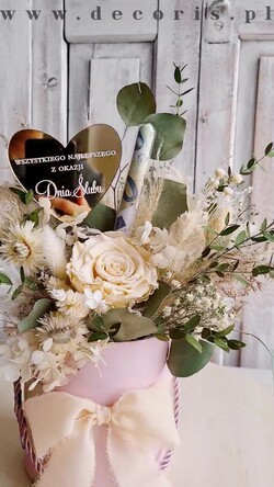  Prezenty dla Młodej Pary  flowerbox, kartki z życzeniami, pudełka na prezenty kwiaty dla Pary Młodej flowerbox z suszonych kwiatów, pomysł na wręczenie pieniędzy Parze Młodej, kwiaty dla Pary Młodej w pudełku, kompozycja z suszonych kwiatów 1