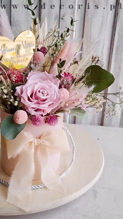 Prezenty dla Mamy kwiaty flowerboxy pomysł na prezent na dzień mamy, kwiaty dla mamy, wieczna róża dla mamy, zielono różowy bukiet dla mamy z suszonych kiatów1