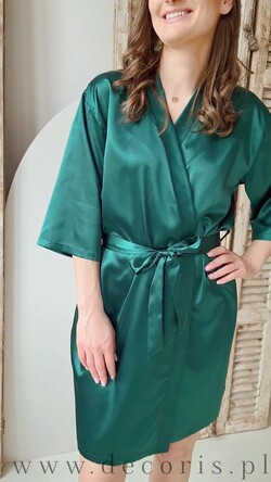 Prezenty dla świadków szlafrok dla świadkowej pomysł na pytanie czy zostaniesz moją świadkową szlafrok, satynowy szlafrok dla świadkowej, szlafrok na sesję zdjęciową, zielony satynowy szlafrok1