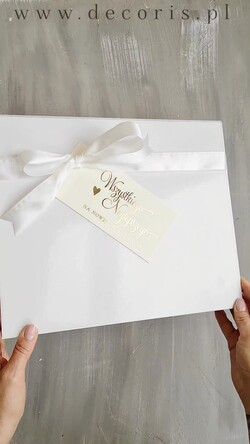  Prezenty dla Młodej Pary  flowerbox, kartki z życzeniami, pudełka na prezenty Pudełko pełne róż, ozdobne pudełko z mydlanymi różami i kartką, pudełko prezentowe z dedykacja dla Młodej Pary, pudełko wypełnione mydlanymi różami 1