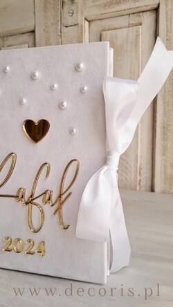 Księgi wpisów gości welurowe welurowa biało złota księga wpisów gości, elegancka księga na wpisy z perełkami ze złotymi napisami, biała welurowa księga wpisów gości z perełkami1