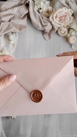 Zaproszenia ślubne Złote Glamour eleganckie złote zaproszenia ślubne, delikatne zaproszenie na ślub, zaproszenie ślubne w stylu glamour, złote litery na zaproszeniach ślubnych, zaproszenia ślubne składane w kopertę 1