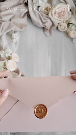 Zaproszenia ślubne Złote Glamour eleganckie złote zaproszenia ślubne, delikatne zaproszenie na ślub, zaproszenie ślubne w stylu glamour, złote litery na zaproszeniach ślubnych, zaproszenia ślubne składane w kopertę 1