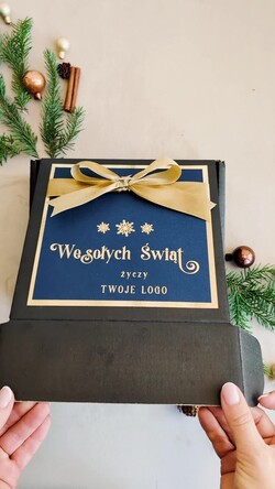 Prezenty oferta dla Firm słodkie zestawy  kosze prezentowe dla firm, prezenty biznesowe dla firm z kawą i herbatą, upominki na święta dla pracowników, świąteczne gadżety dla pracowników i kontrahentów, personalizowane prezenty firmowe, zestawy świąteczne z logo, eleganckie kosze prezentowe, firmowe upominki świąteczne1